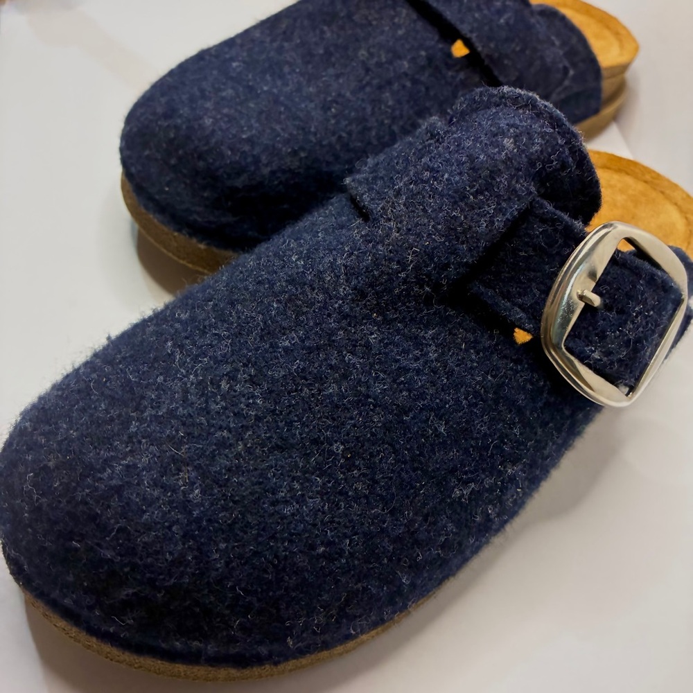 FLEXUS BOILED WOOL FELT CLOGS/MULES-NAVY BLUE SIZE 7.5
